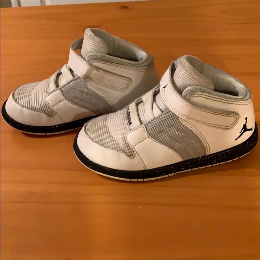 Jordan sneakers - Picture 2 of 6